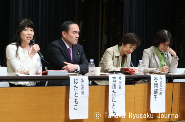 村山富市元首相直系の吉田ただとも参院議員（左から2番目）は「連けいして行かなければ大変なことになる」と危機感を表した。だが、この4党でさえ候補者調整できるのか定かでない。＝写真：山田旬＝