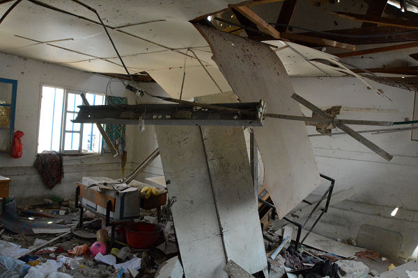 夜明け前に砲撃で破壊された教室。ここに数十人が寝ていた。＝7月30日、UNＲＷＡの小学校・ジャバーリヤ　写真：筆者＝