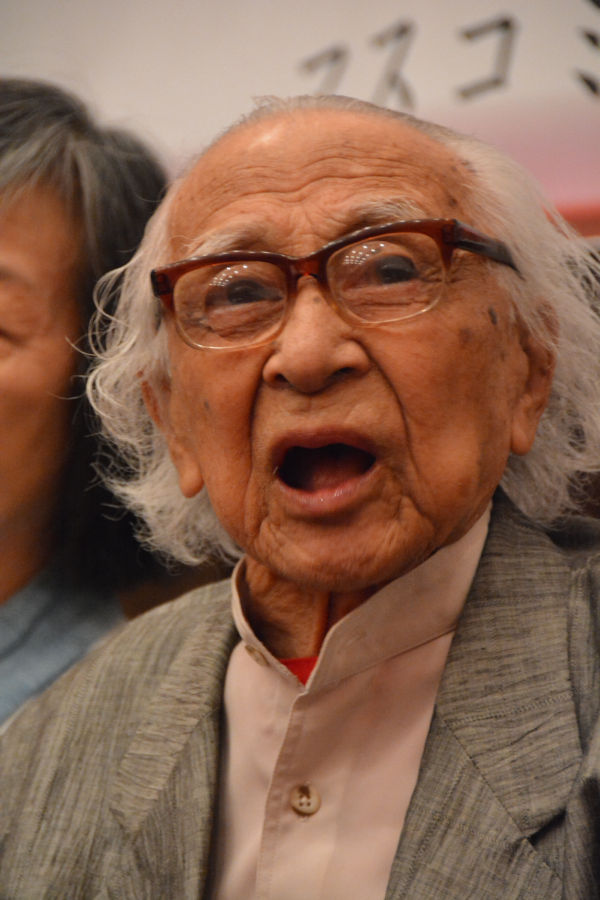 むのたけじ氏（100歳）は、マスコミの戦争責任を身をもって知る。日本のジャーナリズムが歯がゆくて仕方がないようすだった。＝21日、プレスセンター　写真：筆者＝