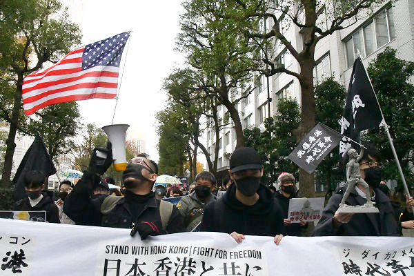 人権がなくなりつつある日本で「香港の自由を守れ」と訴えなければならない人権がなくなりつつある日本で「香港の自由を守れ」と訴える。香港人たちに申し訳なく、そして悲しかった。香港人たちに申し訳なく、そして悲しかった。＝15日、霞ヶ関　撮影：田中龍作＝