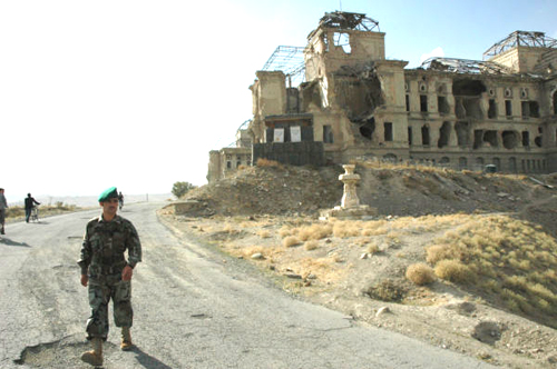 米軍の空爆で破壊された旧王宮（裏側から）
