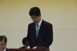 メモを棒読みする園田康博・内閣府政務官。彼自身が把握している事柄はほとんどない。（13日夕、東電本店・内幸町。写真：筆者撮影）
