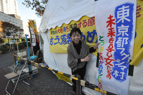 女性テント世話人の椎名千恵子さんは「ここを解放区にしたい」と話す。＝５日、経産省前（霞が関）。写真：筆者撮影＝