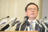 猪瀬知事の表情はサバサバして見えたが、目は追い詰められた者のそれだった。=19日午前10時30分頃、都庁　写真：山本宏樹=