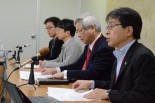 社会援護局保護課への要請後、記者会見する生活保護問題対策全国会議の幹部。　=9日、厚労省記者クラブ　写真：筆者=