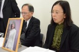 美菜さんが非業の死を遂げてから6年を経ての裁判開始。両親は長期間に渡る怒りで憔悴しきっていた。＝17日、日本弁護士会館　写真：田中龍作＝