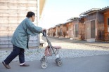 避難者が住む建設型仮設住宅。転居を重ねたあげくやっとたどり着いた住民も少なくない。＝写真：筆者＝