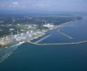 東電・福島第一原発。格納容器に穴が空いている可能性もあり、汚染水はコンコンと海に流出している。＝写真：東京電力HPより＝