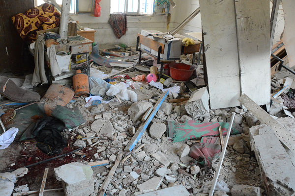 砲弾は避難者が寝ていた教室も直撃した。床には血のりが。＝30日、UNRWAの小学校（ジャバーリヤ）　写真：筆者＝
