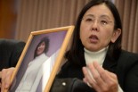 「労災が認められてもワタミ側は何も責任を認めない」。母親の祐子さんは涙をすすりながら訴えた。＝2日、弁護士会館　写真：山本宏樹＝