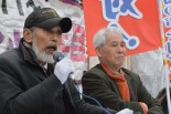 「3年半に及ぶ 経産省前テントひろば の戦いは何人もこれを無にすることはできない」。記者会見で声明を述べる渕上太郎（左）、正清太一共同代表。＝4日、経産省前　写真：筆者＝