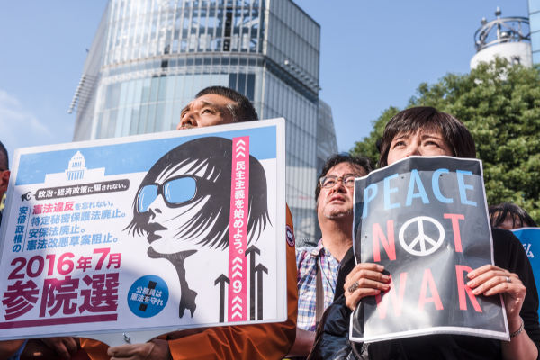 「ねじれを作るしかない」。参加者は祈るような目で野党共闘の実現を願っていた。=18日、渋谷　写真：島崎ろでぃ=