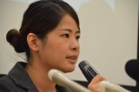 沖縄の大学生、玉城愛さん。辺野古の基地建設は「怒りをおぼえる日々」と険しい表情で話した。=6日、参院会館　写真：筆者=