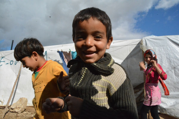 レバノンに逃れてきたシリア難民の子ども。取材費は読者の皆様に支えられています。＝昨年末、ベカー高原　撮影：筆者＝