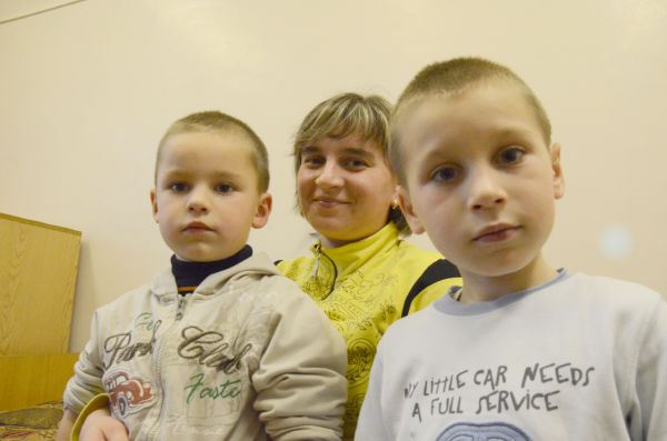 チェルノブイリ原発事故時（1986年）は、子どもたちの親でさえ生まれていなかった。だがDNAが傷つけられているため被曝３世の子供たちも発症した。＝2012年、ウクライナ医療放射線研究所　撮影：取材班＝