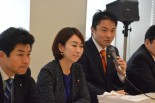 江東区の待機児童問題とポイント制の いびつさ を語る柿沢未途議員。＝17日、民主党政調会議室　撮影：筆者＝