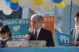 市民連合の山口二郎・法政大学教授。「今やこの日本では報道の自由も三権分立の歯止めも壊されている」と安倍独裁を糾弾した。=7日、新宿西口　撮影：筆者=