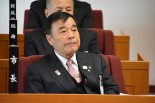 アベ友学園への市有地献上に 前のめり になる菅市長。＝3日、今治市議会　撮影：筆者＝