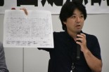 民進党調査チームの会合で獣医学部棟の設計図をかざす黒川氏。氏はTwitterのフォロワーに対して「できるだけ広く意見を寄せて頂きたい」としている。＝23日、衆院会館　撮影：筆者＝