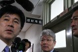 会うどころか部屋にも入れなかった。唖然とする野党議員たち。＝20日、財務省　撮影：筆者＝