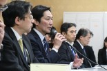 財務省の富山一成・理財局次長は「決裁文書の原本が大阪地検に提出された」ことを月曜夜初めて知った、とシラを切った。＝7日、衆院第16控室　撮影：筆者＝