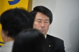 大塚耕平・前共同代表は目をつぶり平静を装った。＝24日午前9時30分頃、永田町　撮影：田中龍作＝