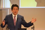 自民党大会（昨年3月）。安倍首相は得意のウソで「賃金上昇」を強調した。＝都内　撮影：田中龍作＝