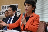 福島みずほ議員（社民）は2015年、政府提出の安保法制を「戦争法」と名付けた。今回の「アベノミクス偽」装も人口に膾炙するだろう。＝22日、衆院16控室　撮影：田中龍作＝