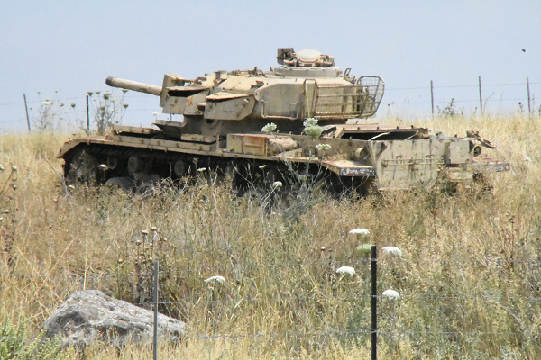 第3次中東戦争でイスラエル軍が使用した戦車の砲身は、半世紀経った今もシリアの方角を向いていた。＝2018年5月、ゴラン高原　田中龍作撮影＝