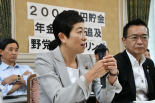 辻元清美議員。「3割の人が預貯金がない。年金の低い人たちはどうするのか？」と政府を追及した。＝6日、衆院第4控室　撮影：田中龍作＝